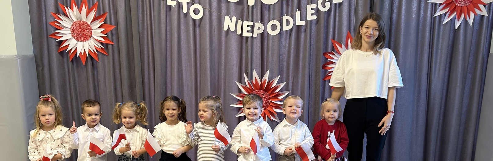 Białe i czerwone barwy w grupie Niedźwiadki